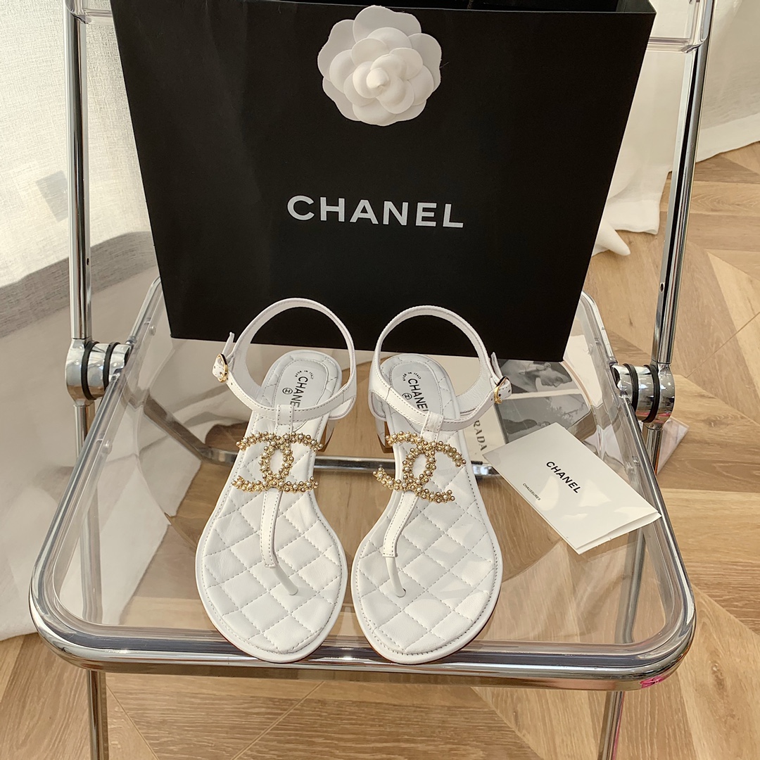 CHANEL SLIPPERS 61