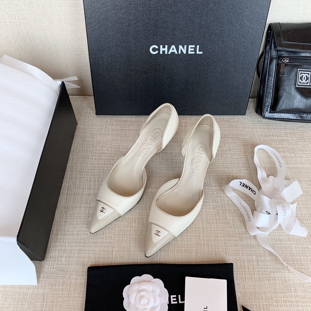 CHANEL HIGH HEELS 52