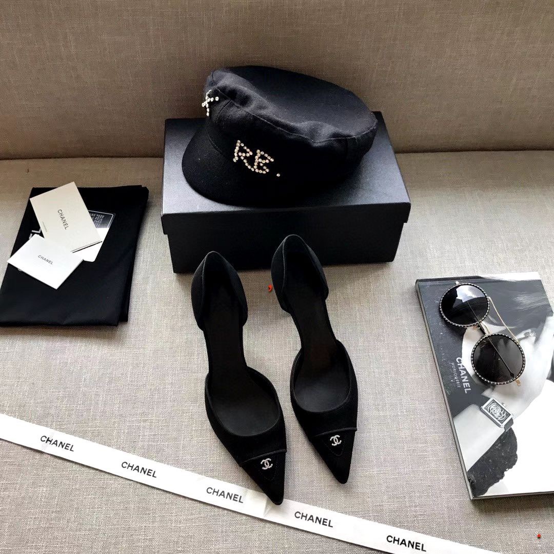 CHANEL HIGH HEELS 53