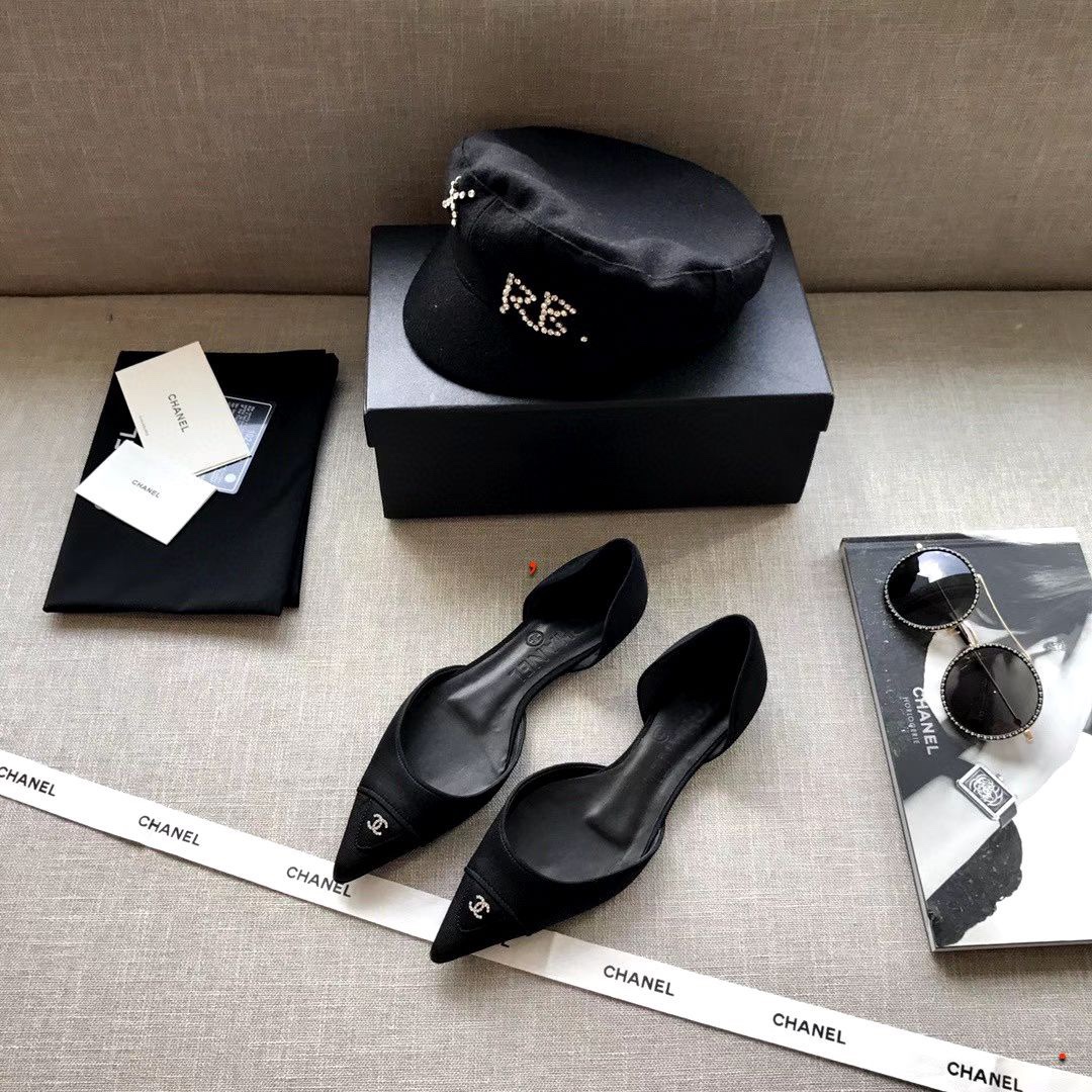 CHANEL FLATS 18