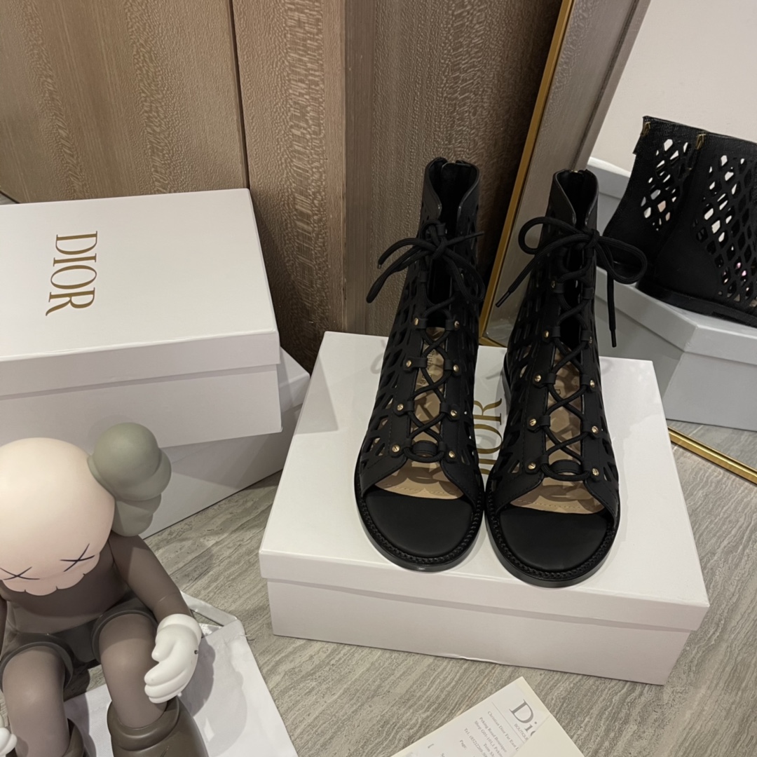 DIOR BOOTS 1