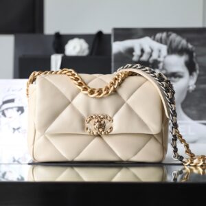 Chanel 19