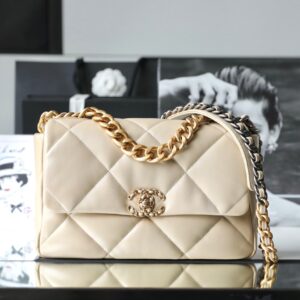 Chanel 19