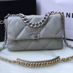 Chanel 19 medium