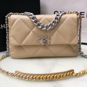Chanel 19 medium