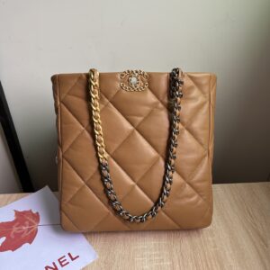 CHANEL 19 SHOPPING BAG