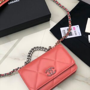 CHANEL 19 WALLET ON CHAIN