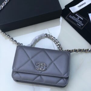 CHANEL 19 WALLET ON CHAIN