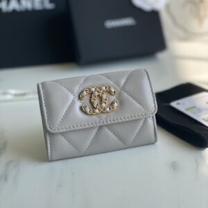 CHANEL 19 FLAP CARD HOLDER