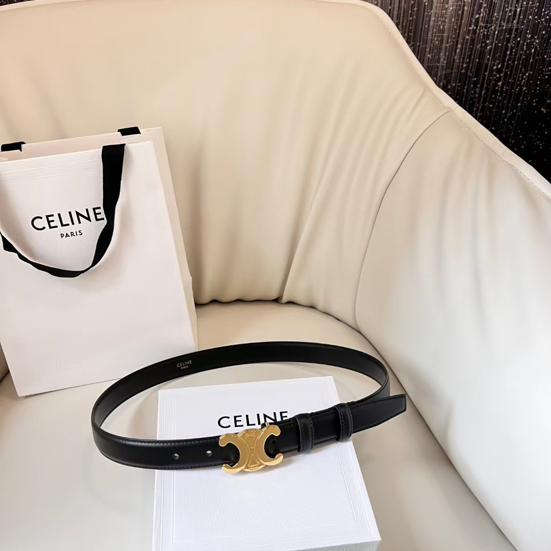 MEDIUM TRIOMPHE BELT IN TAURILLON LEATHER