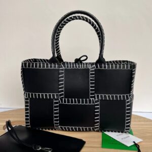 Bottega Veneta Medium Arco Tote Bag